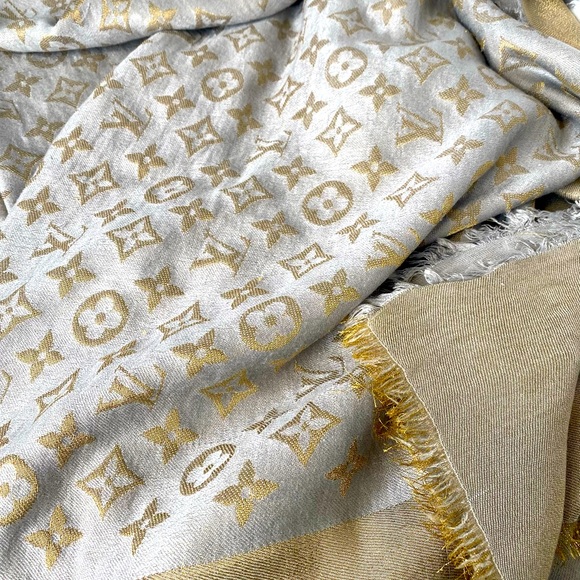 ❌❌SOLD❌❌ Louis Vuitton monogrammed shawl - Picture 1 of 8